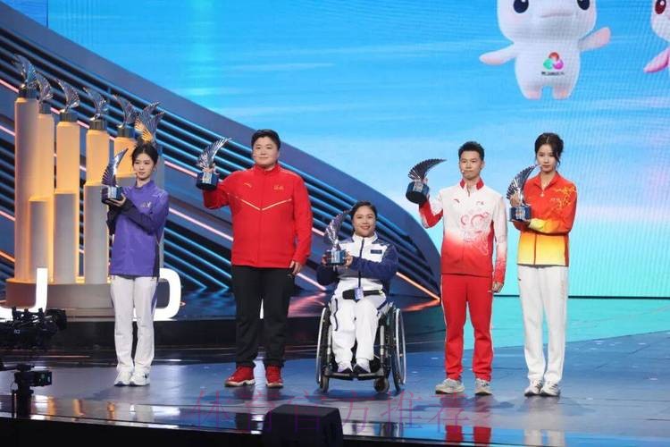 体坛荣耀之夜 运动员展现赛场外的另一面